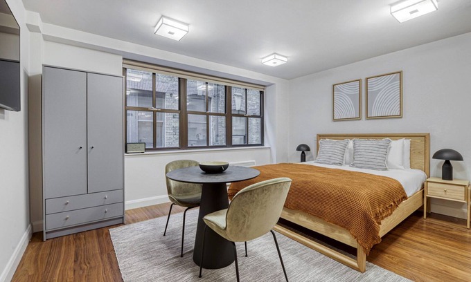 Bridge Apartment | Compact Studio Apt in the City cls to Monument & Lon. Brdg by Blueground