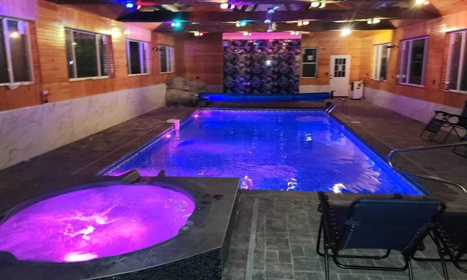 Middle Hope House | complete privacy vacation home [private pool]