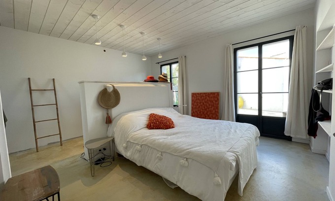 Saint-Pierre-d'Oleron House | Completely renovated old winery in a typical island village