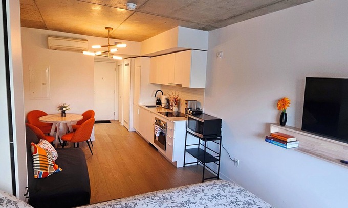 Quartier des Spectacles Apartment | Condo dowtown Montreal 13mins walk to the Old-Port