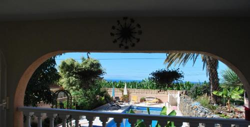 Icod de los Vinos Apartment | Confortable Estudio con Terraza, Piscina y Bbq
