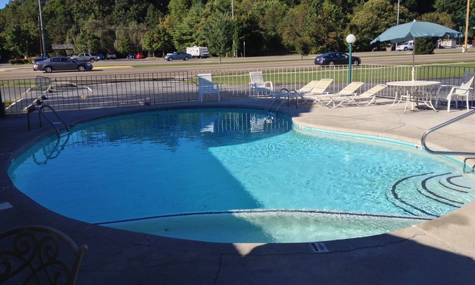 Pigeon Forge Hotel | Conner Hill Motor Lodge