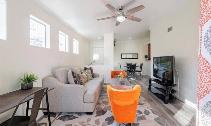 Spring Valley Condo | Contemporary 1 bed/bath luxury apt near the strip