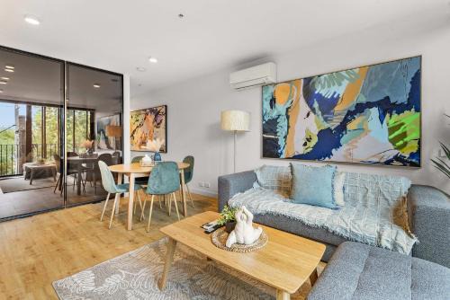 Saint Kilda South Apartment | Contemporary 1-Bed in the Heart of St Kilda