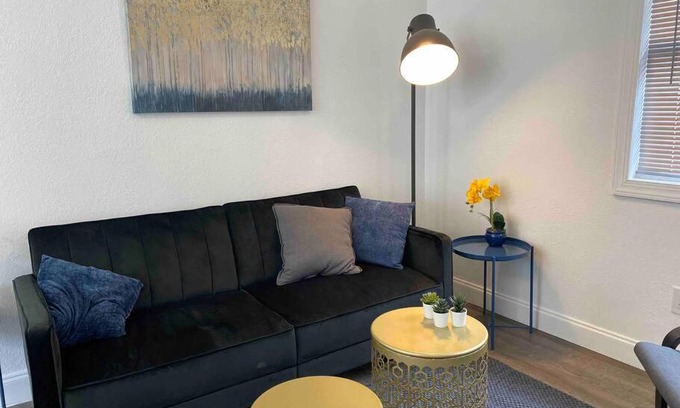 Tampa Heights Apartment | Contemporary 1-Bedroom Private Bungalow Walk to Armature & Riverwalk