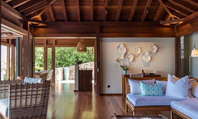 Pointe Milou Villa | Contemporary 2 BDRM Balinese Villa w Pool and BBQ