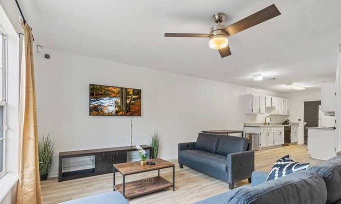 Griffin Heights House | Contemporary and Lux Townhome - 5 mins to FSU