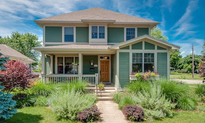 Harters Heights House | Contemporary Craftsman Home