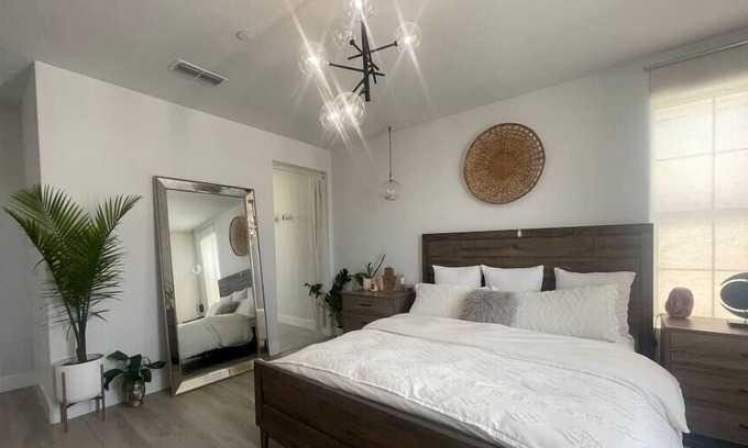 West Sacramento House | Contemporary Haven Retreat