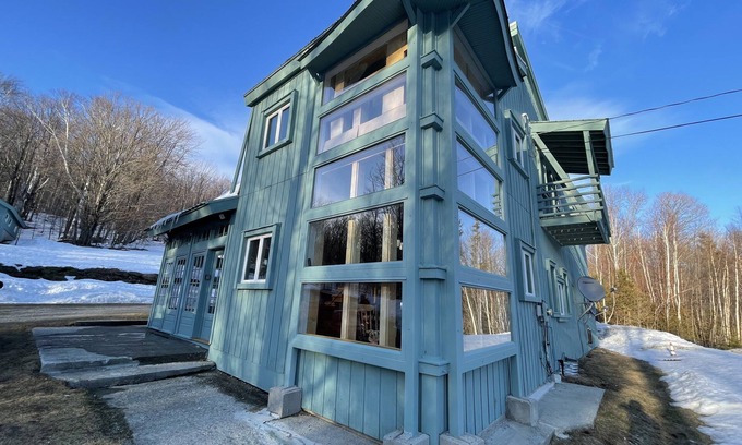 Stratton House | Contemporary House for Rent only 4 miles from Mt Snow and 10 miles from Stratton