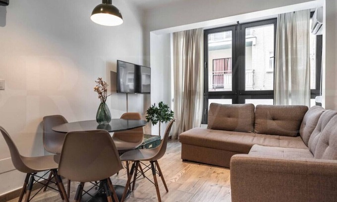 Poligono Alameda Apartment | Contemporary Industrial Apartment