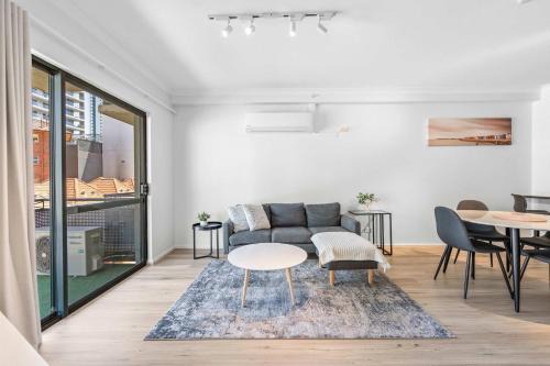 East Perth Apartment | Convenient East Perth Stay with Free Parking