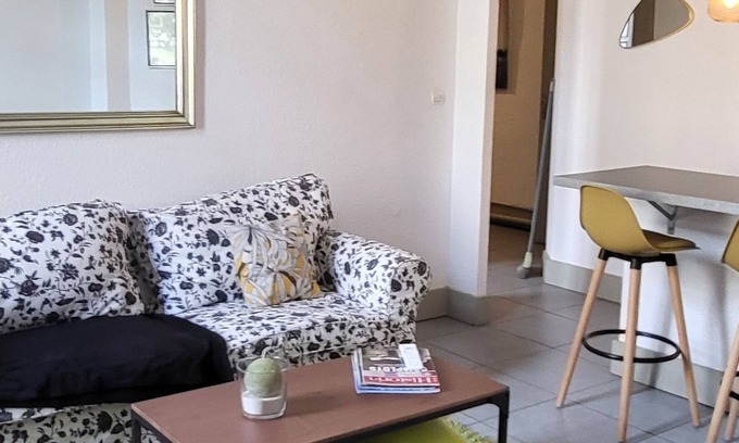 Comedie Apartment | Coquettish & peaceful F3, in the heart of Montpellier! Close to all amenities.