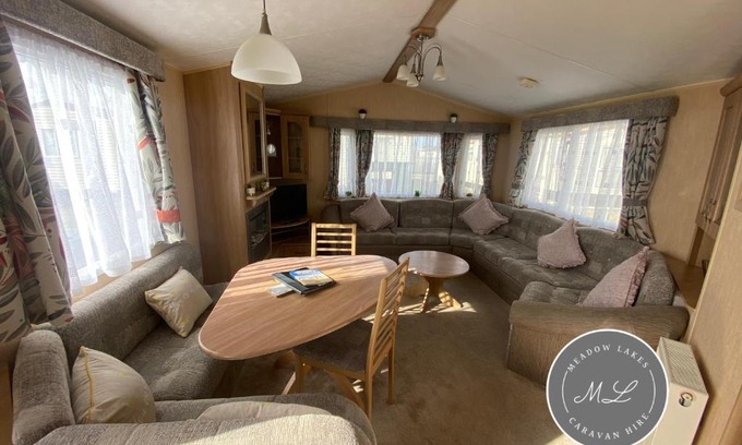 Ingoldmells Apartment | Coral Beach - Row 73 Van 2, central heating, WiFi, bed linen - Meadow Lakes Caravan & Lodge Hire