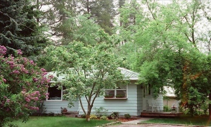 Coram Cottage | Coram Cottage-Glacier National Park2BR,1BA 5 Min. from Park