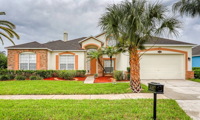 Ridgewood Lakes House | Corner lot home with screened pool + spa, game room, on-site golf, AC, & WiFi