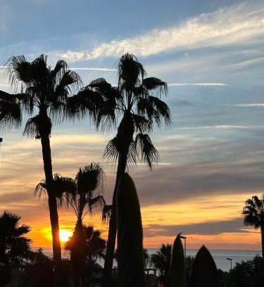 Estepona Apartment | COSTA GALERA Apartamento con piscinas jardín y un baño cercano a la playa