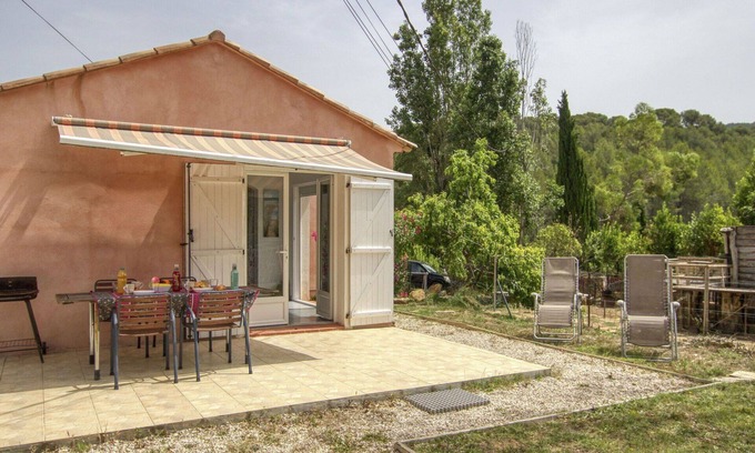 Le Beausset Apartment | Cosy apartment for 4 people with A/C, WIFI, TV, terrace and pets allowed