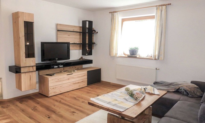 Strass im Zillertal Apartment | Cosy apartment for 8 guests with WIFI, TV, patio and pets allowed