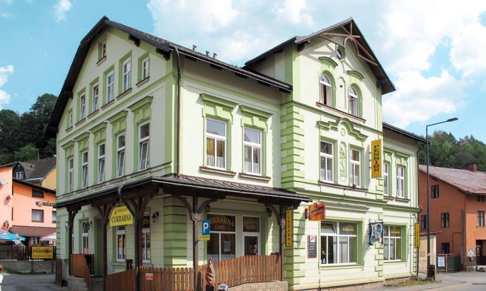 Tanvald Apartment | Cosy apartment for 4 people with hot tub, WIFI, TV and pets allowed