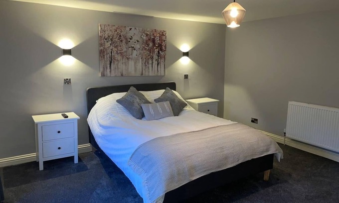 Taddington Apartment | Cosy Apartment above Village Pub