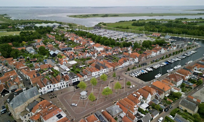 Brouwershaven Apartment | Cosy apartment for 2 people with A/C, WIFI and TV
