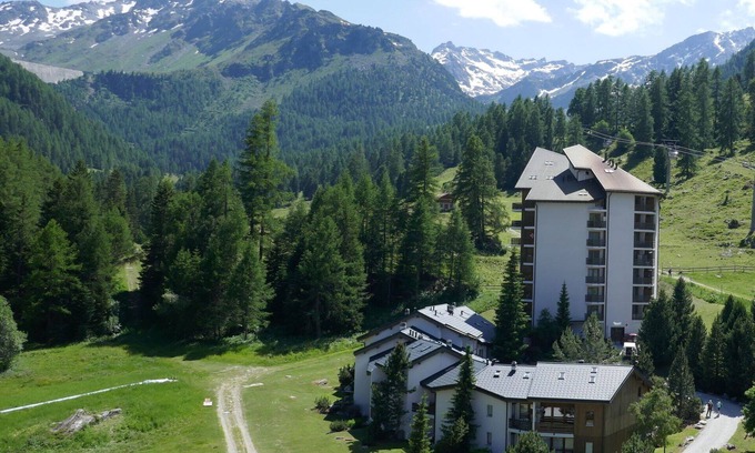 Nendaz Apartment | Cosy apartment for 8 guests with WIFI, TV and terrace