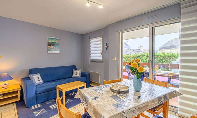 Locmariaquer Apartment | Cosy apartment for 4 people with TV and balcony