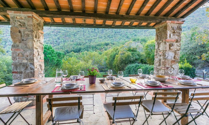 Montieri Apartment | Cosy apartment for 13 guests with WIFI, TV, patio and pets allowed