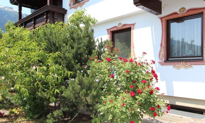 Kapfing Apartment | Cosy apartment for 3 guests with WIFI, TV, terrace, pets allowed and panoramic view