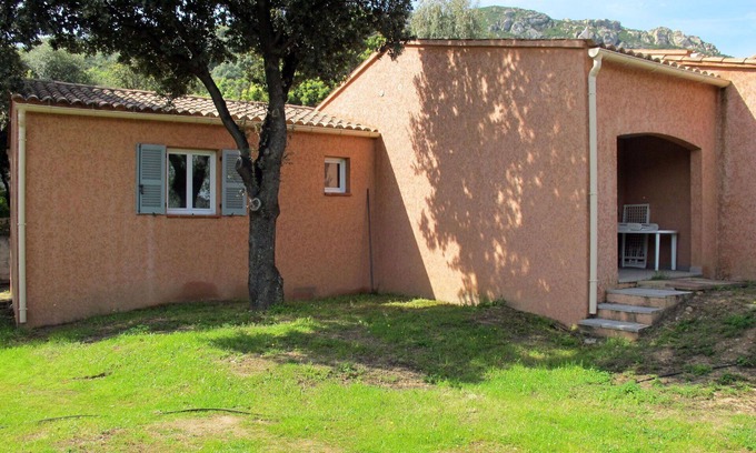 Algajola Apartment | Cosy apartment for 4 guests with WIFI, TV and terrace