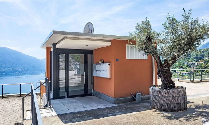Gordola Apartment | Cosy apartment for 4 guests with patio, pets allowed and panoramic view