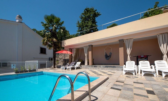 Tulisevica Apartment | Cosy apartment for 4 guests with WIFI, A/C, pool, TV, terrace and pets allowed