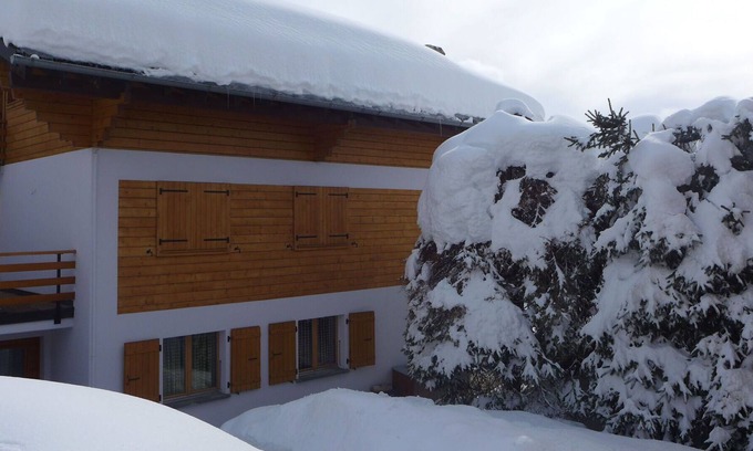 Verbier Apartment | Cosy apartment for 4 guests with WIFI, TV, terrace and parking