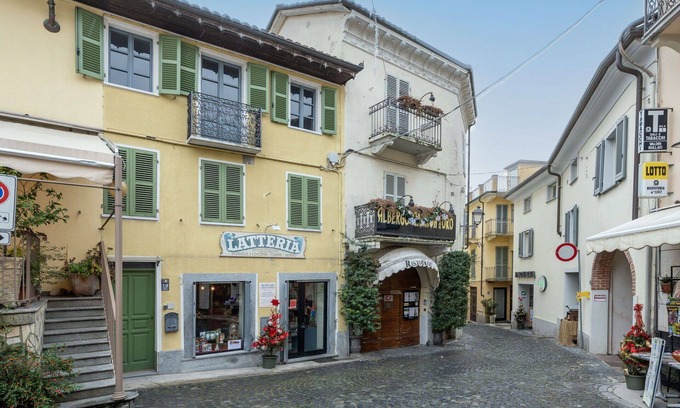 Cocconato Apartment | Cosy apartment for 4 people with WIFI, A/C, TV, balcony and pets allowed