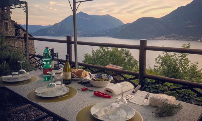 Naggio Apartment | Cosy apartment for 4 guests with WIFI, TV, terrace and pets allowed