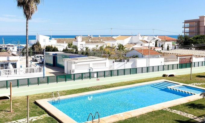 Les Deveses Apartment | Cosy apartment for 6 people with A/C, WIFI, pool, TV and terrace