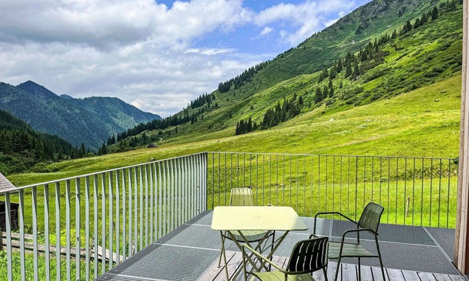 Irdning-Donnersbachtal Apartment | Cosy apartment for 8 guests with WIFI, TV, terrace and pets allowed