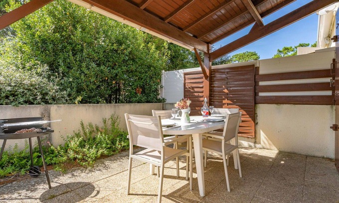 Les Mathes Apartment | Cosy apartment for 4 people with WIFI, TV, terrace and pets allowed