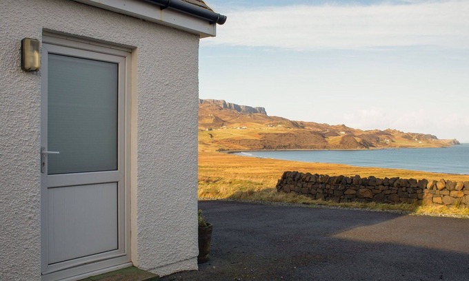 Staffin Apartment | Cosy apartment for 2 guests with WIFI and TV