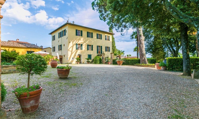 Poggibonsi Villa | Cosy apartment in villa for 4 people with pool, WIFI, TV, terrace and pets allowed