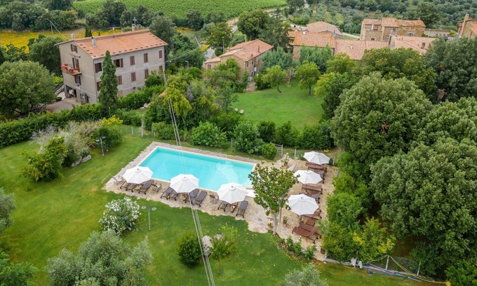 Sasso dʼOmbrone Villa | Cosy apartment in villa with A/C, pool, WIFI, TV, patio, pets allowed and panoramic view