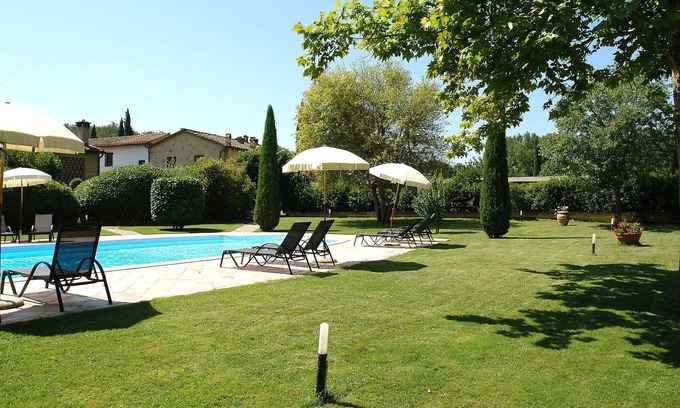 Poggiarello Villa | Cosy apartment in villa with pool, WIFI, TV, terrace and pets allowed, close to San Gimignano