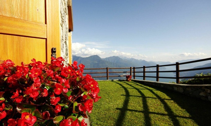 Peglio House | Cosy apartment in villa for 6 people with WIFI, TV and patio