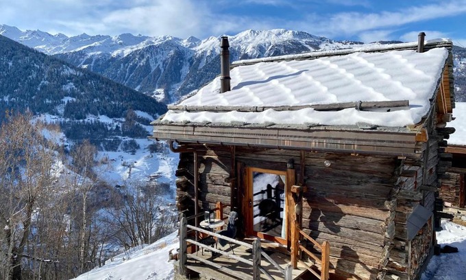 Saint-Martin Ski Chalet | Cosy Chalet in Val d’Hérens, Swiss Alps, 1333m