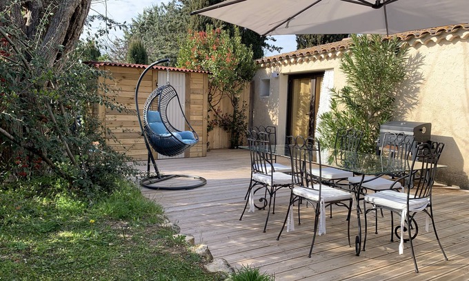 Ventabren Apartment | Cosy flat - charming T2 private garden in the countryside. very quiet and bright