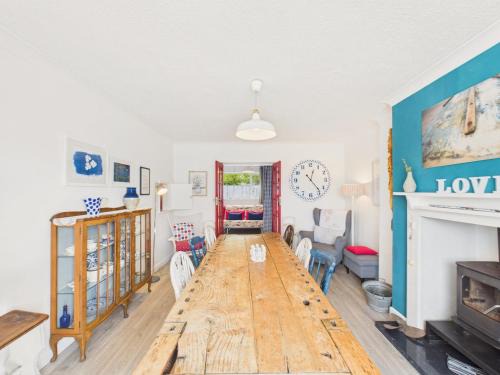 Flushing House | Cosy Flushing Village Home | Parking & Near Beach