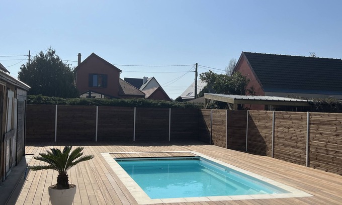Ouistreham House | Cosy house with heated pool on the seafront