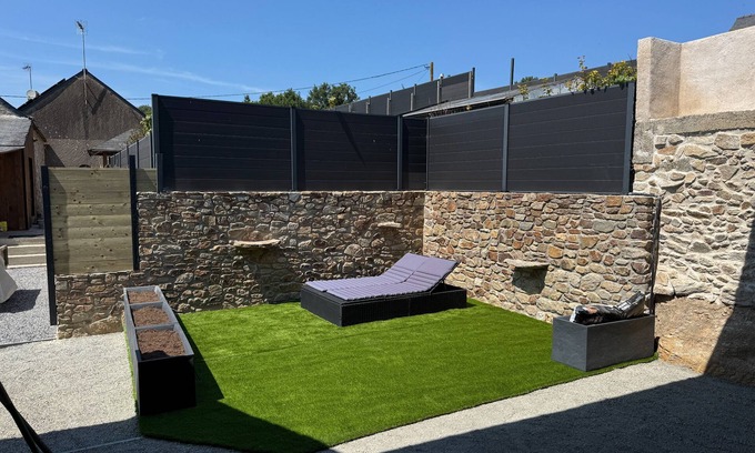 Savenay House | Cosy house with private garden and warm decor