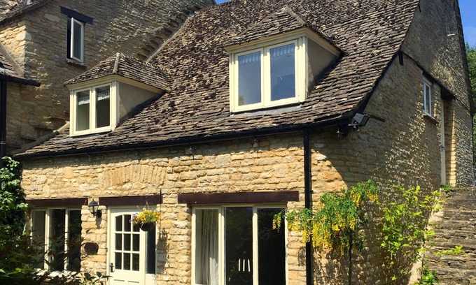 Minster Lovell Cottage | Cotswold Cottage on edge of Cotswolds, near Oxford with tennis court+indoor pool